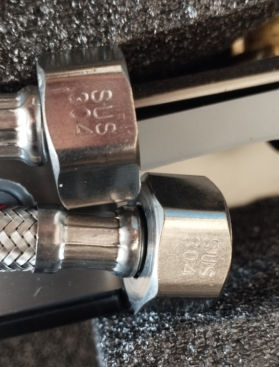 نمای نزدیک رزوه