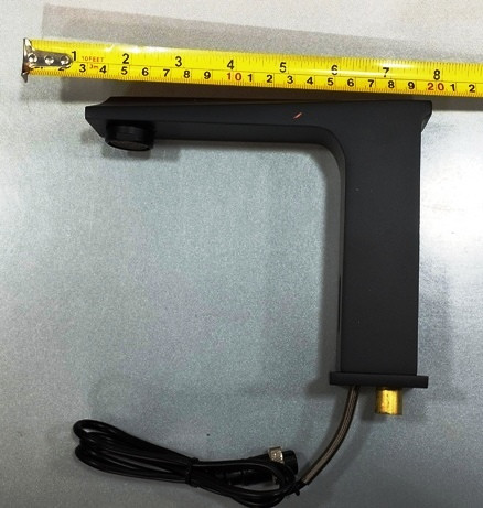 Automatic eye wash valve