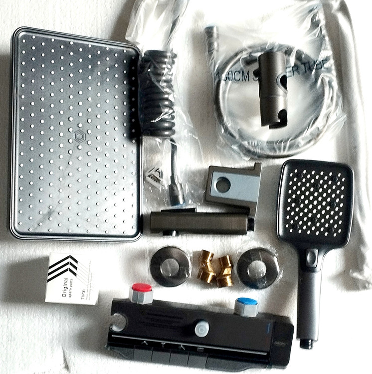 دوش هوشمند دیجیتال با طراحی لوکس و نمایشگر دمای آب