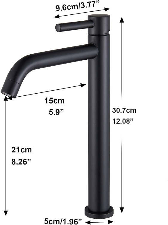 نمای نزدیک شیر روشویی پایه بلند