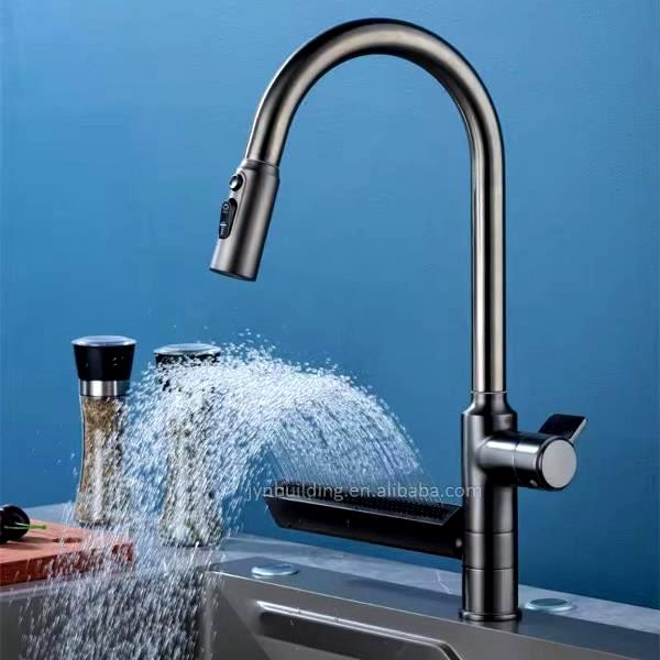 نمایش خروجی آب آبشاری در شیر ظرفشویی شاوری برند هوادیائو