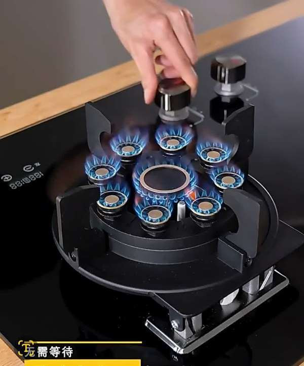 نمای نزدیک از ولومهای کنترل حرارت گاز JEC