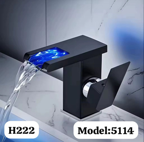 نمای پاشش اب با نور ال ای دی