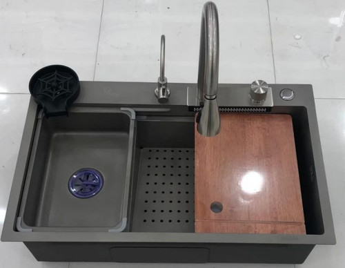 ۸. سینک آبشاری با شیار آبریز